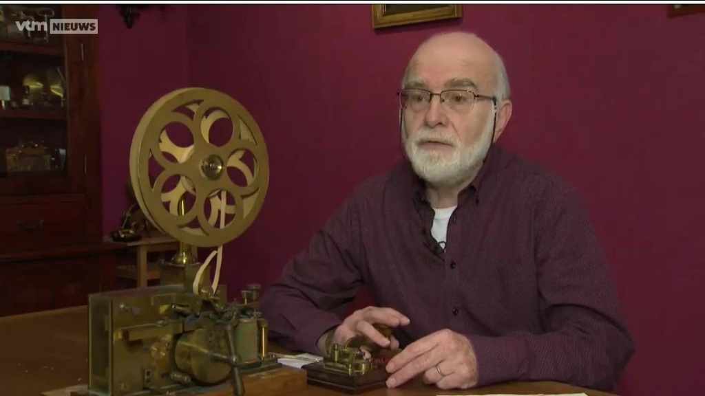 Fons with telegraph machine